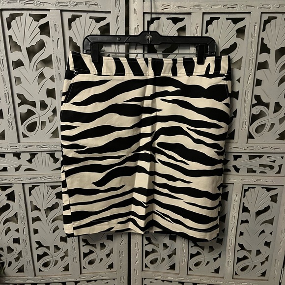MERONA ROCKIN’ ZEBRA BLACK & CREAM STRIPED STRETCHY MINI SKIRT - Picture 1 of 5